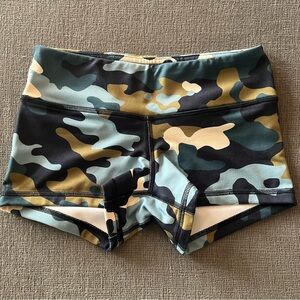 Fleo Camo Print Shorts Size XS